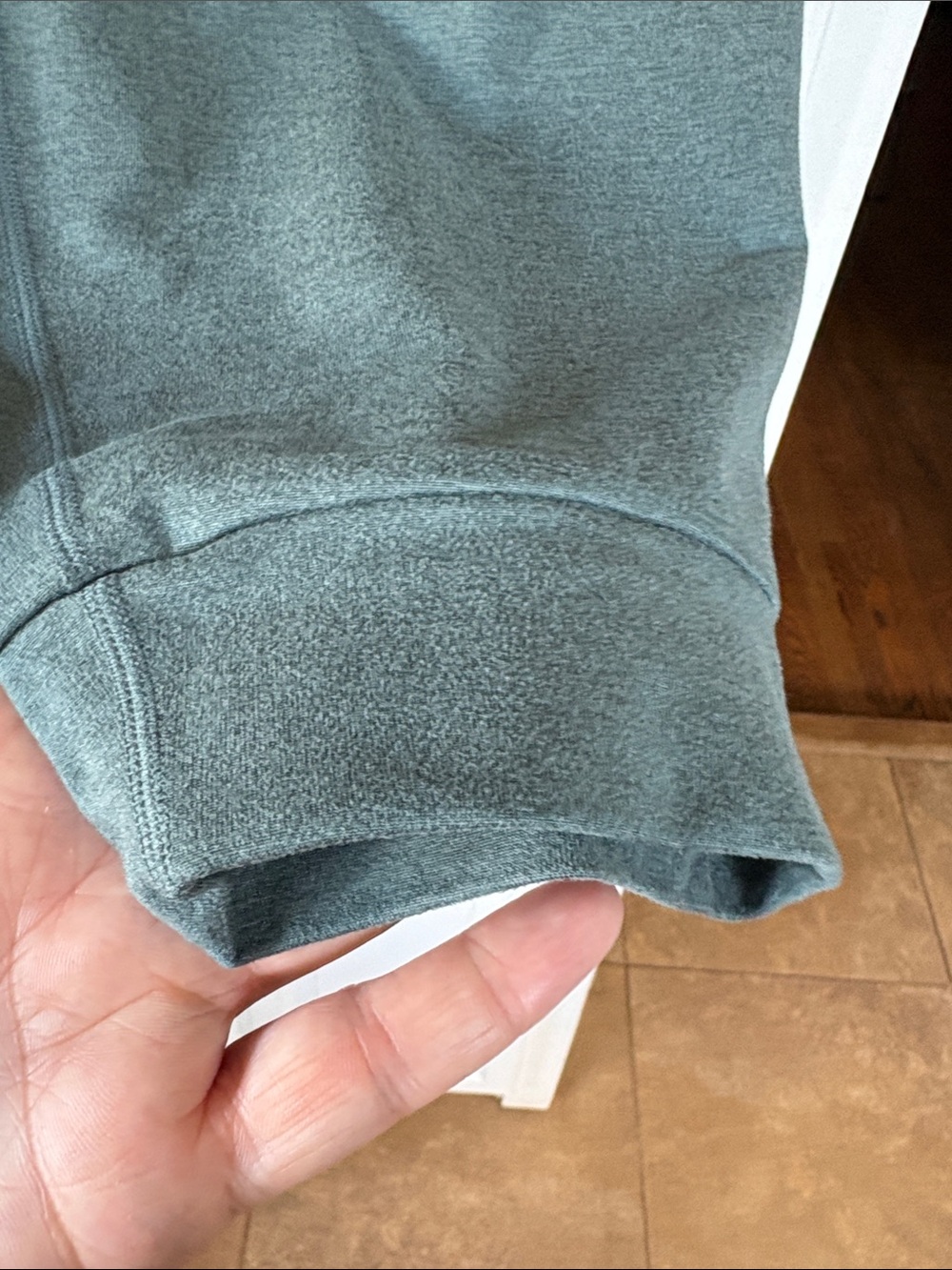 Vuori Performance Joggers in Heather Green Sage Size XL - Picture 10 of 10